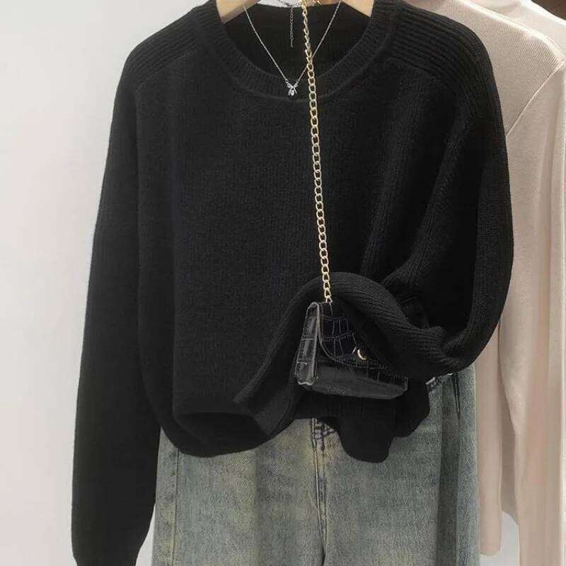 Chic Feminine Cotton Blend Tunic Sweatshirt with Comfortable A-line Silhouette Suitable For Cooler Months