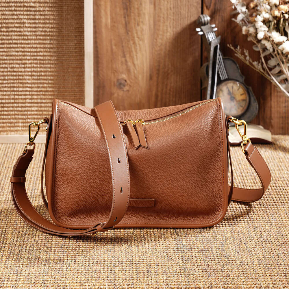 Women's 2025 New Simple Texture Single Shoulder Underarm Crossbody Bag Top Layer Cowhide Commuter Large Capacity Genuine Leather