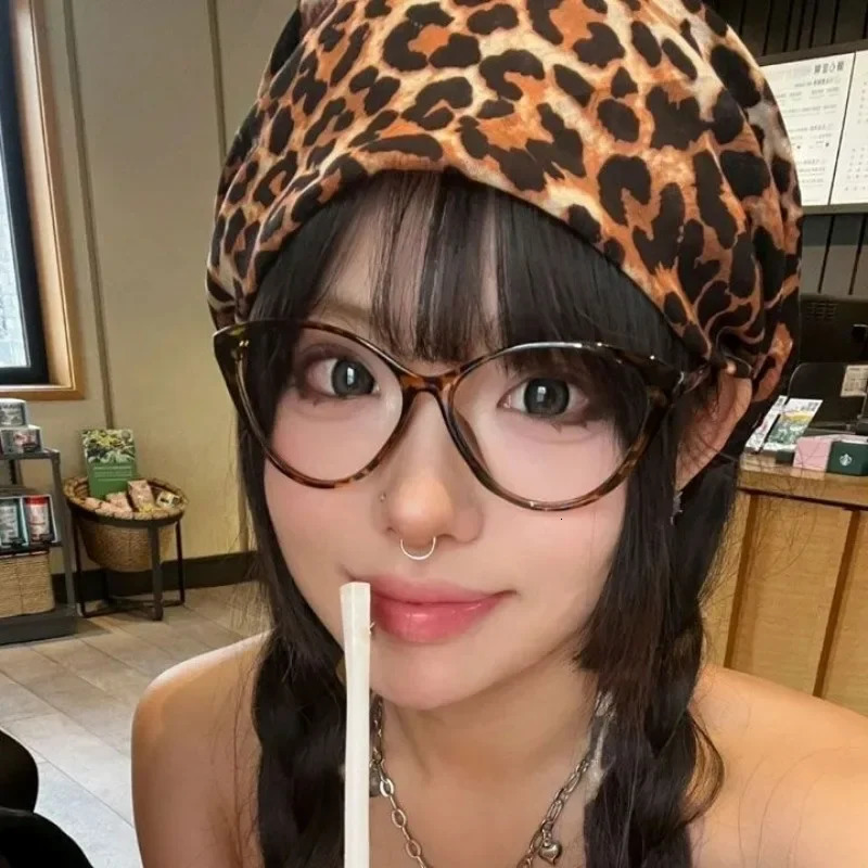 Women Leopard Print Headscarfs Lady Retro Y2K HipHop Square Headband Spicy Girl Style Street Dance Headscarf Fashion Accessories 250617