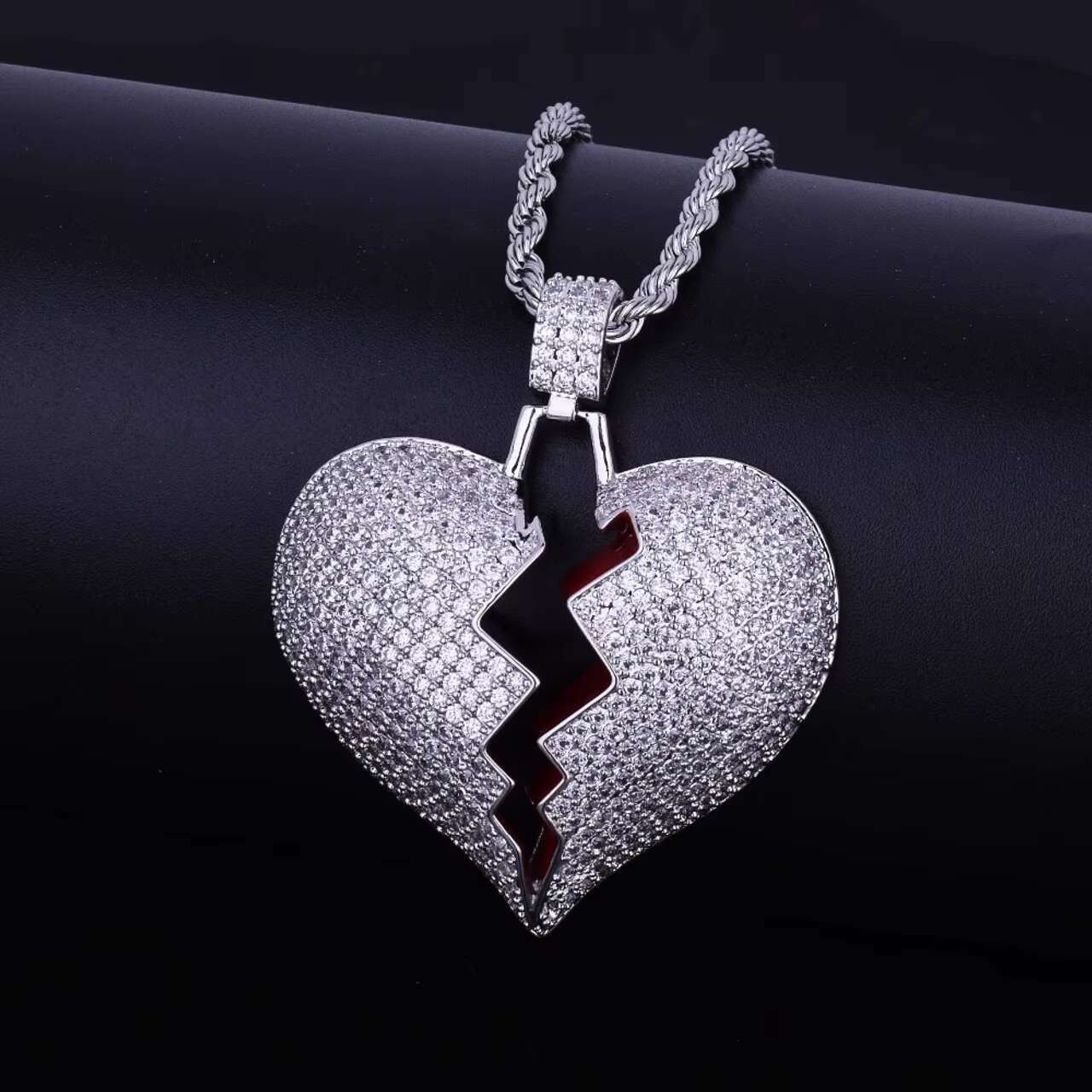 New Trendy 18K Gold 925 Silver Hip Hop Style Broken Heart Moissanite Pendant Necklace Unique Fashionable Pendants Charms