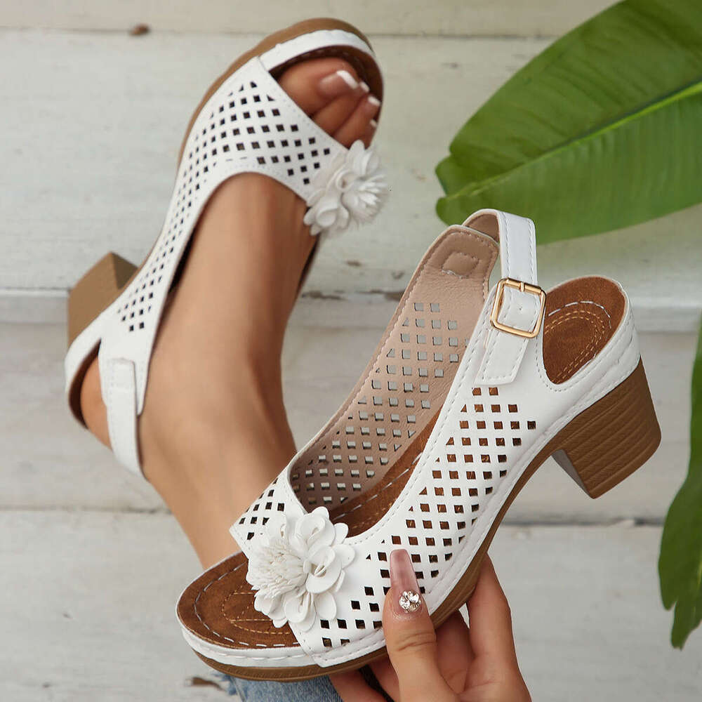Plus Size Floral High 2025 Summer New Fashion Chunky Heel Buckle Sandals for Women