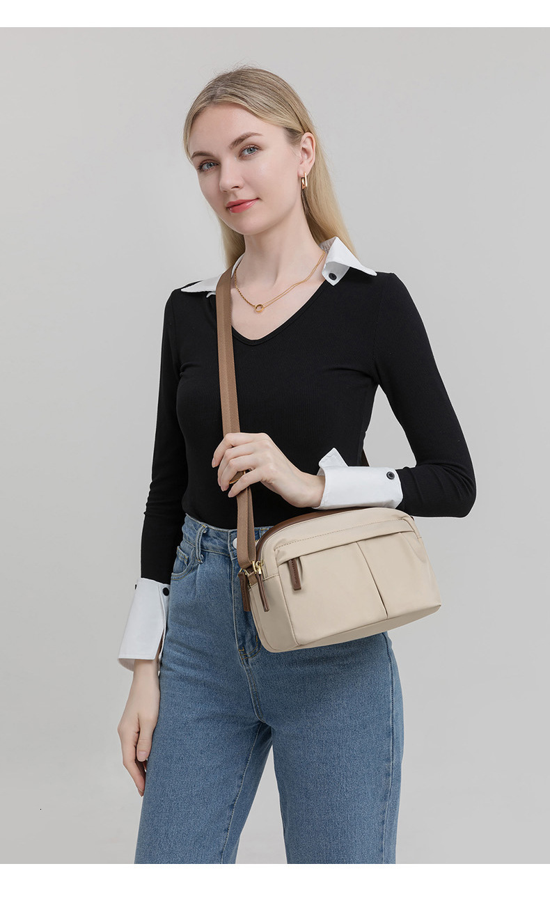 Free Shipping For Designers Women's Crossbody Bag 2025 Luxury Bag New Fashion Small Bag Versatile Personality Shoulder Bag Commuter Solid Color S