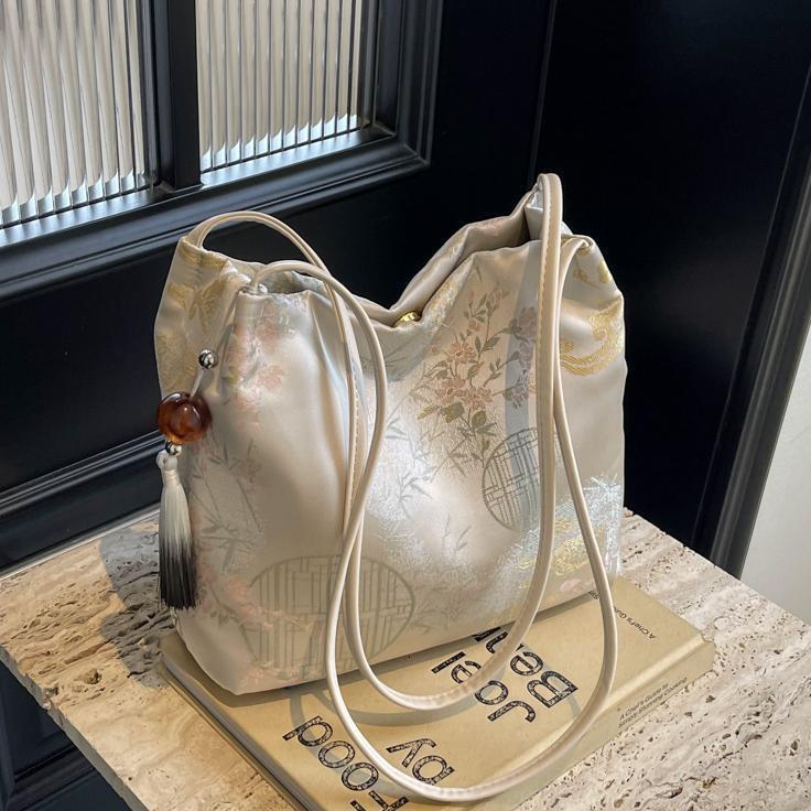 Free shipping designer Chinese Style Large Capacity Underarm Bag for Women 2025 New Fashion Trendy Bucket Bag for Work Commute Tote Bag