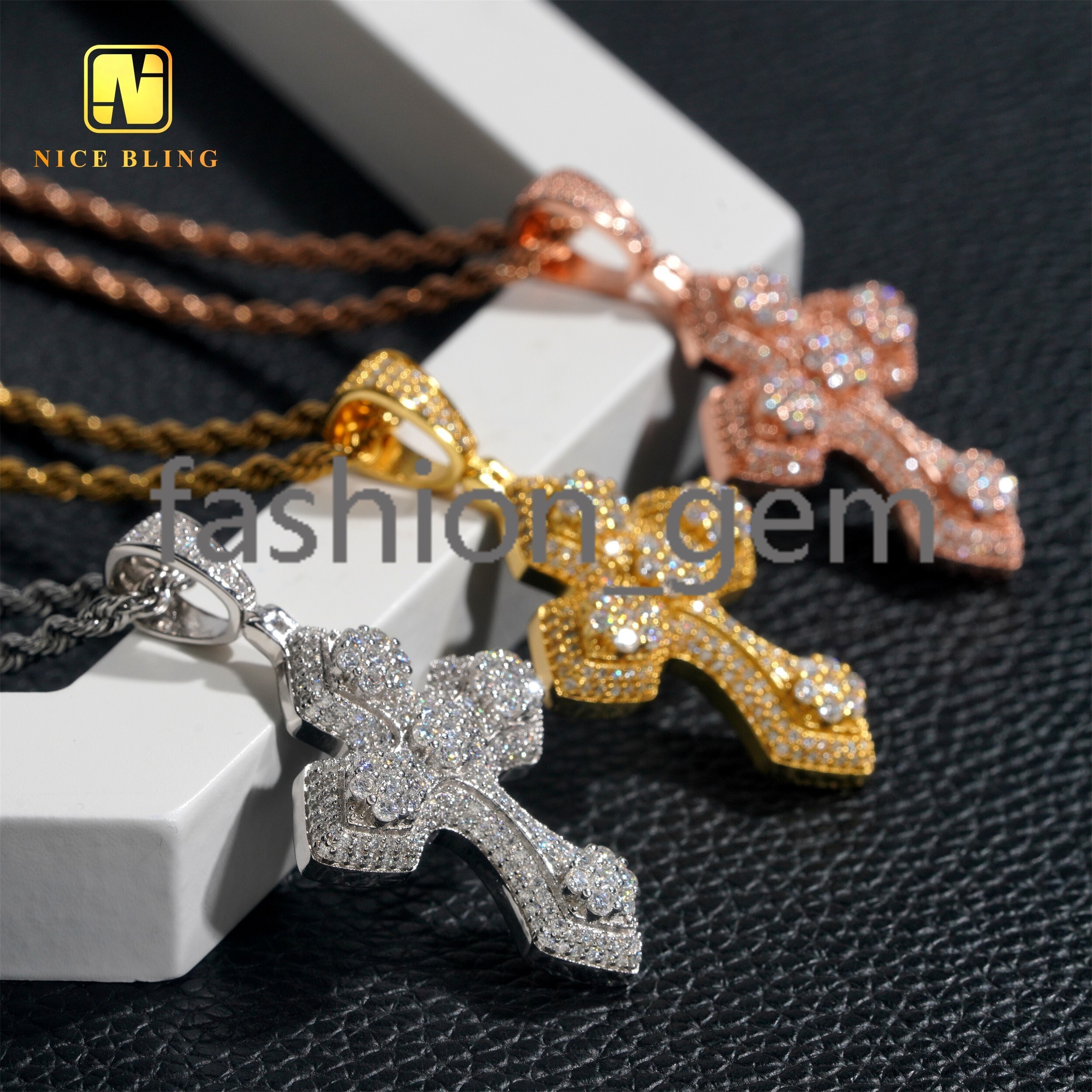Iced Out Moissanite Diamond Cross Pendants 18K Gold Plated Hip Hop Jewelry Silver Cluster Moissanite Cross Pendant for Men Women