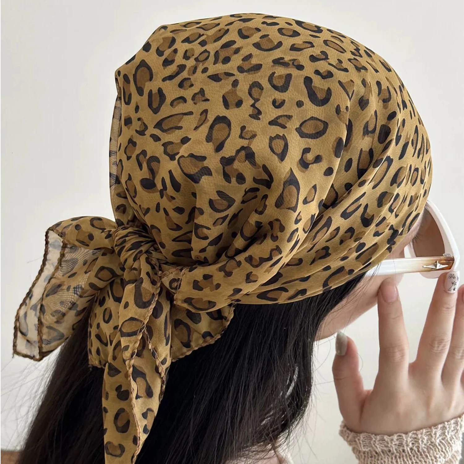Retro Spice Leopard Headscarf Fashionable Retro Womens High Quality Scarf Elagant Bandana Neck Kerchief Head Bands Perfect Gift 250617