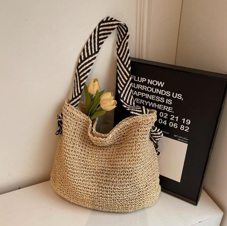 Free shipping designer Straw Bag for Women Beach Vacation Commuter Bag 2025 New Hollow Woven Bag Summer Hot-Selling Tote Bag Large Capacity Bag
