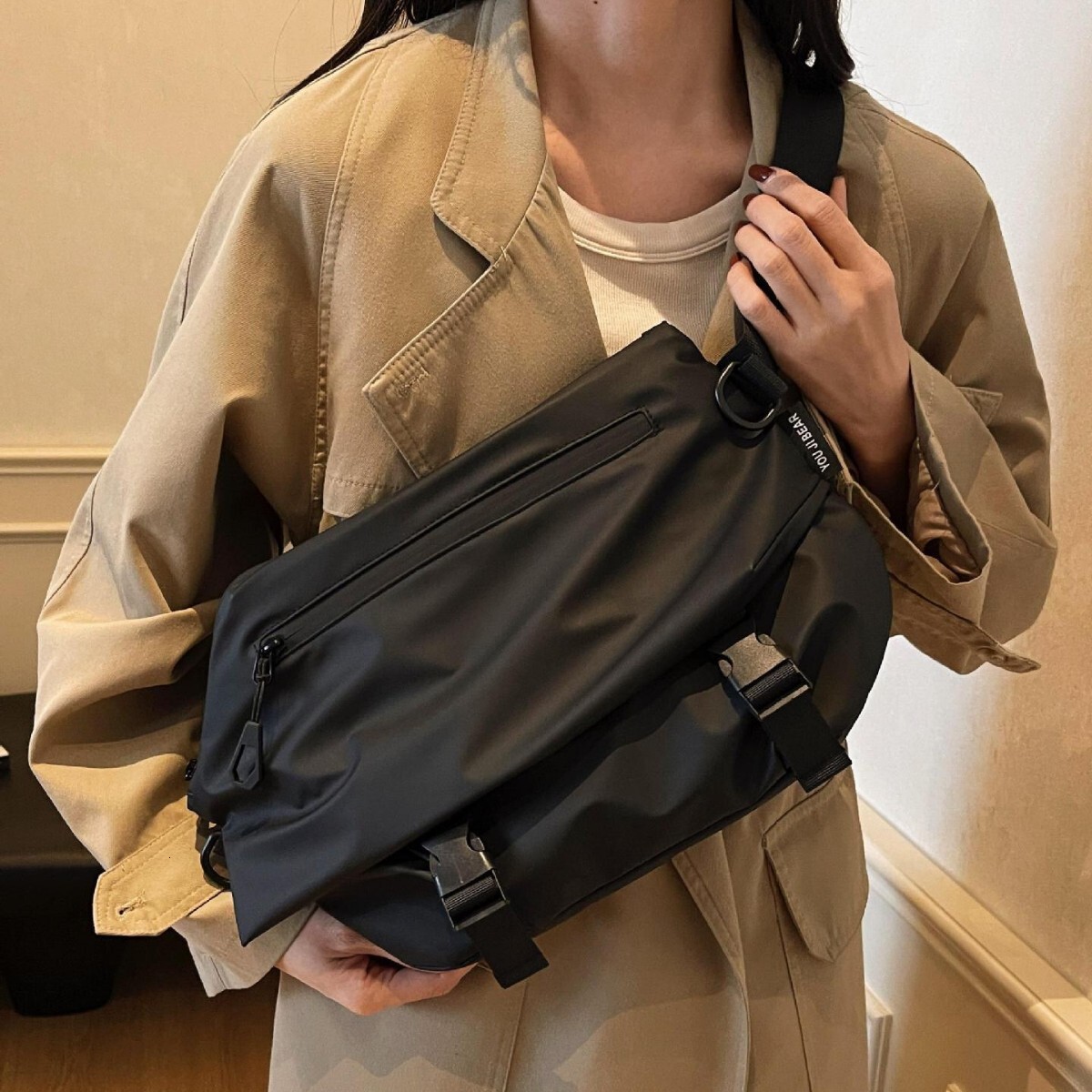 Free shipping designer Hong Kong Style Niche Messenger Bag for Women 2025 New Casual Waterproof Black Crossbody Bag Large Capacity Simple Shoulder Bag