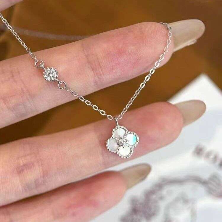designer clover Flower New White Moonlight Mother-of-Pearl Four-Leaf Flower Pendant Necklace for Women Versatile Elegant Personality Design Clavicle C