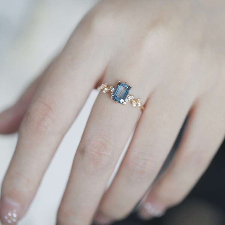 Night Fantasy: Fallen - Rich London Blue High Imitation Topaz Light Luxury Ring