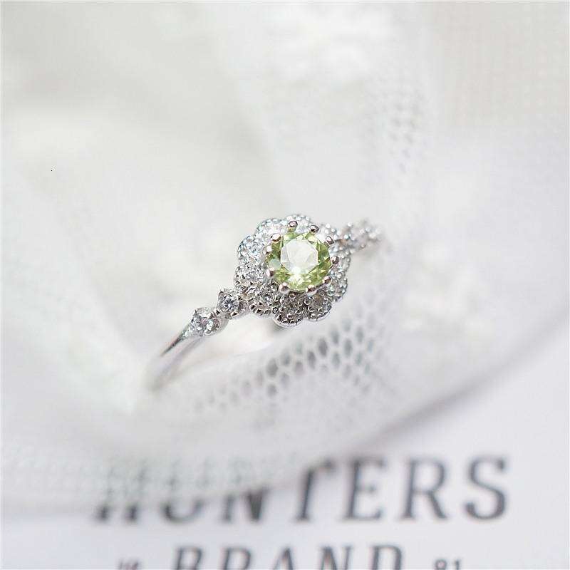 Anti-Pyrite for Women Green Open Ring with Inlaid Diamonds Super Shiny Lace Round Style