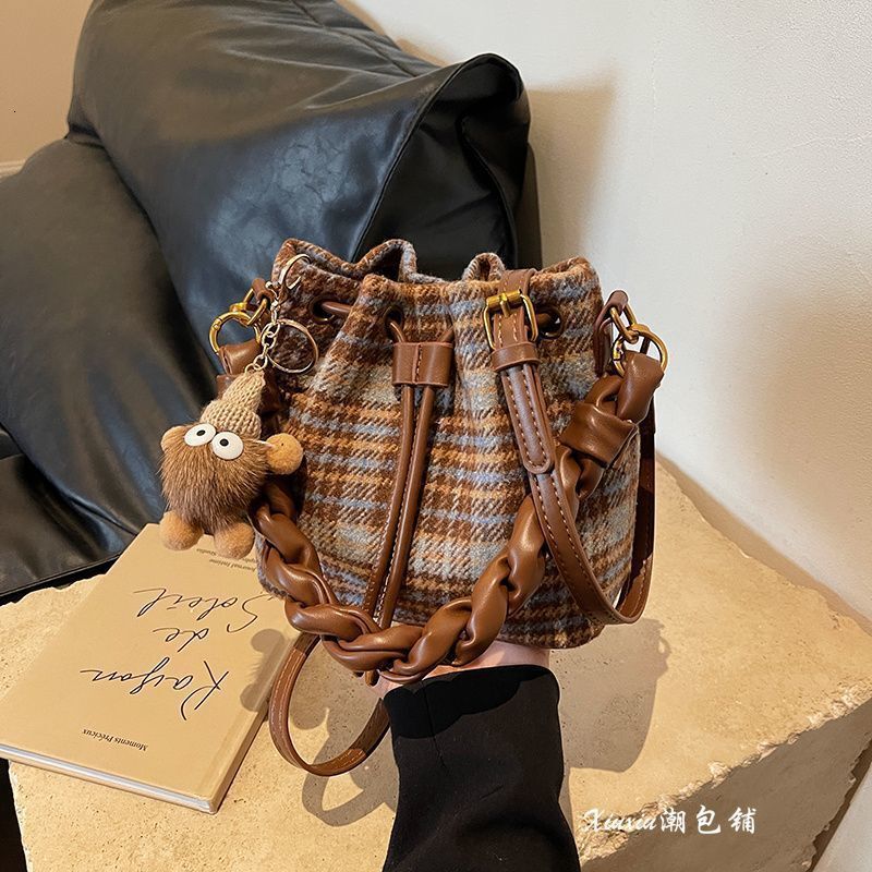 Top Brand High Quality New Style Bags for Women New Spring and Autumn Design Sense Handbag Small Bag Hot Style Versatile Crossbody Bag New Free Delive