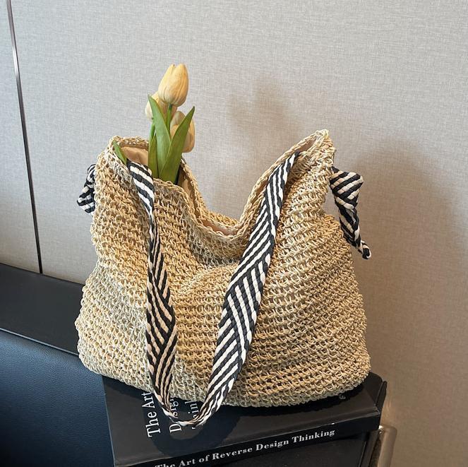 Free shipping designer Straw Bag for Women Beach Vacation Commuter Bag 2025 New Hollow Woven Bag Summer Hot-Selling Tote Bag Large Capacity Bag