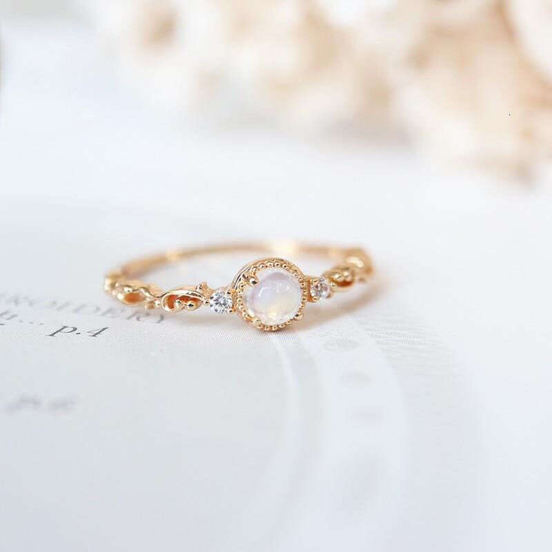 New Moonlit Night Starlight Luxury Style Moonstone Ring for Women Open Vine Plant Gold Plated