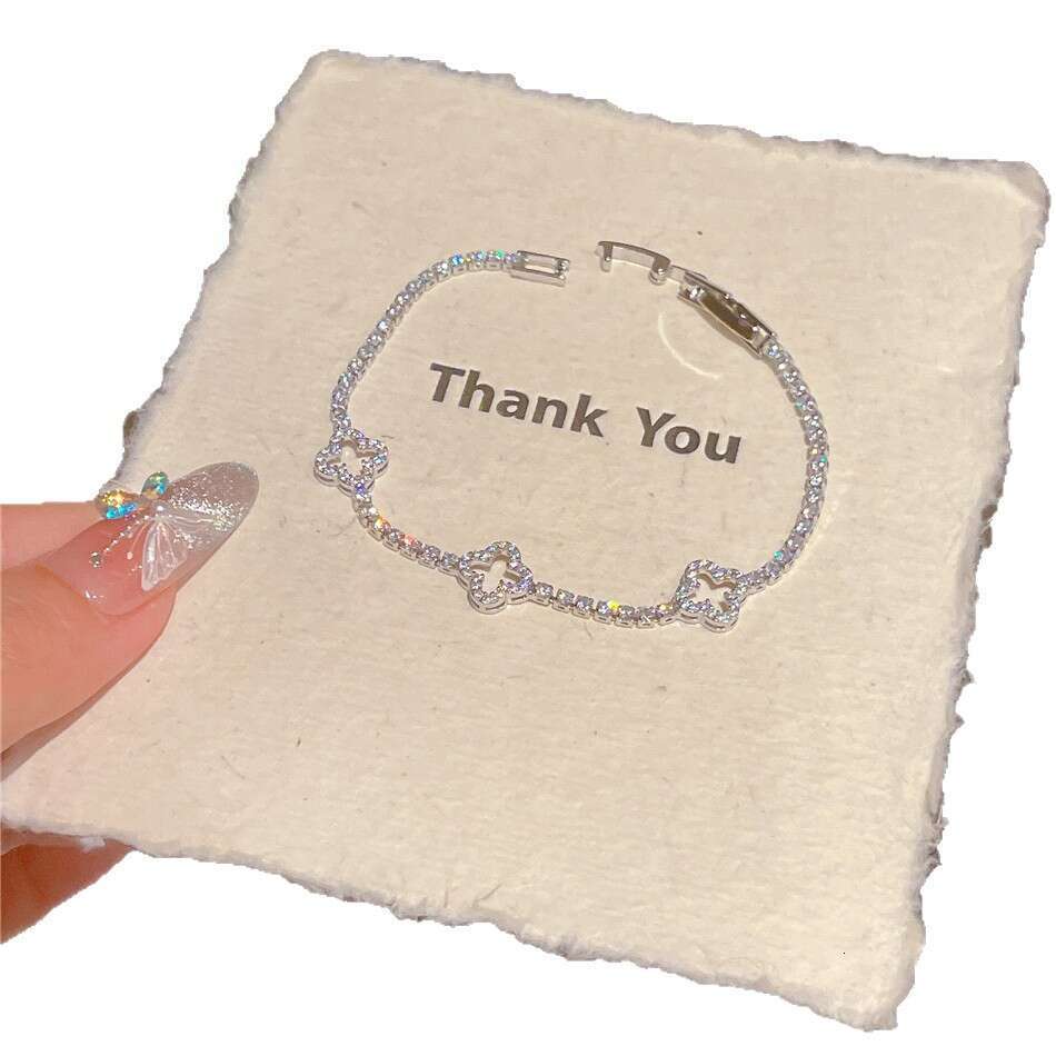 Light Sier Four-Leaf Clover Flower 2025 Exquisite Niche Watch Clasp High-End Bracelet