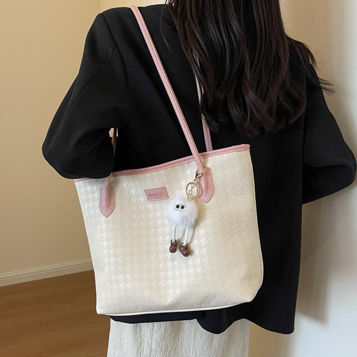 Free shipping designer Work Bag Women Bag Large Capacity 2025 New Casual Versatile Shoulder Bag Fashionable Textured Tote Bag