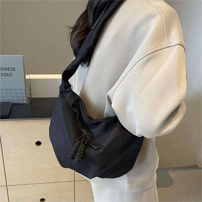 Free shipping designer Casual Versatile Lightweight Canvas Bag New Women Bag Simple Fashion Dumpling Bag Large Capacity Commuter Crossbody Bag
