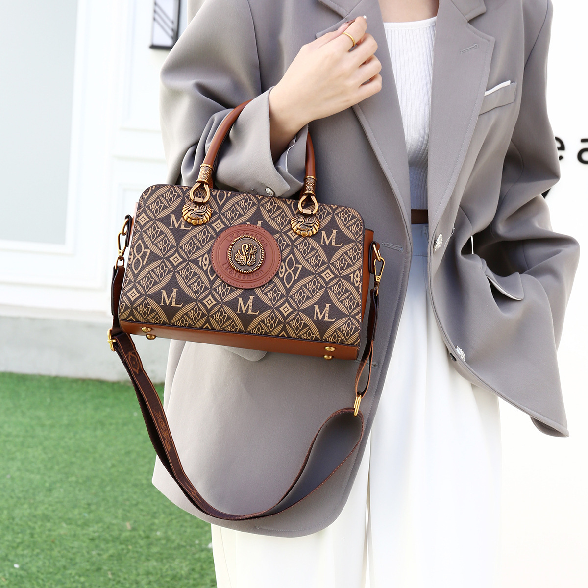 Free Shipping 2025 Summer New Designer Bag High-end Retro Fashion Handbag Multifunctional Women's Shoulder Bag Casual High-quality Shopping Bag