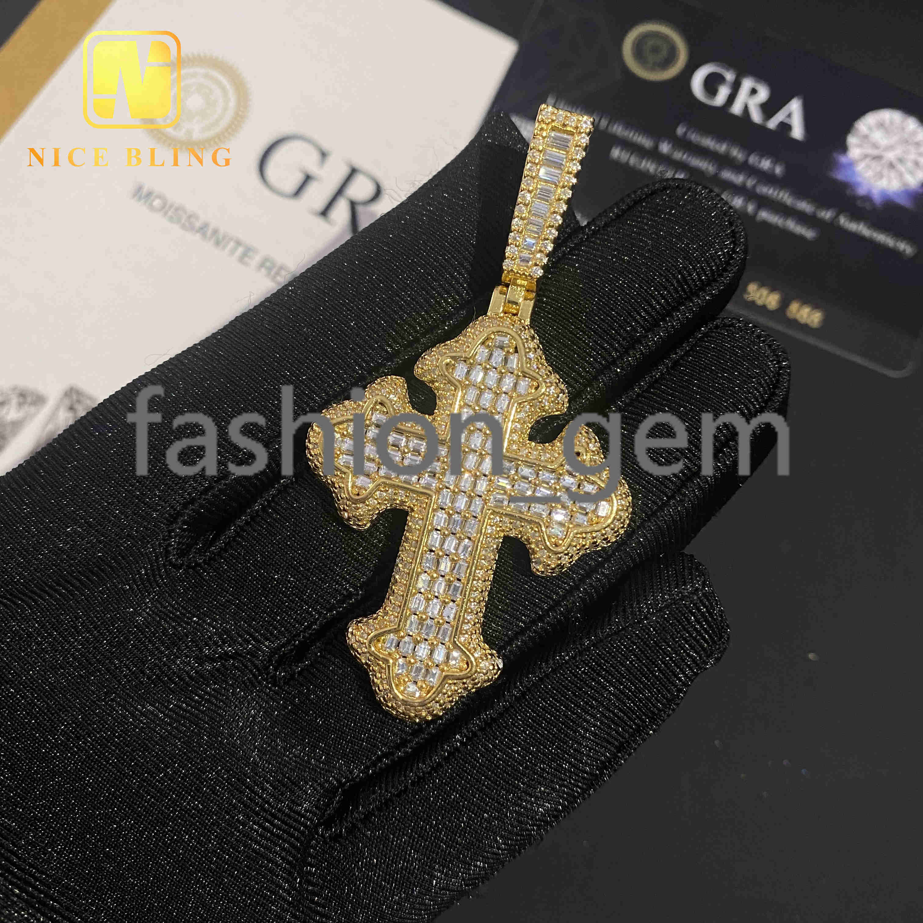 Custom Ice Out Pendant 925 Sterling Silver Custom Hip Hop Emerald Round Cut Diamond Jewelry VVS Moissanite Cross Pendant