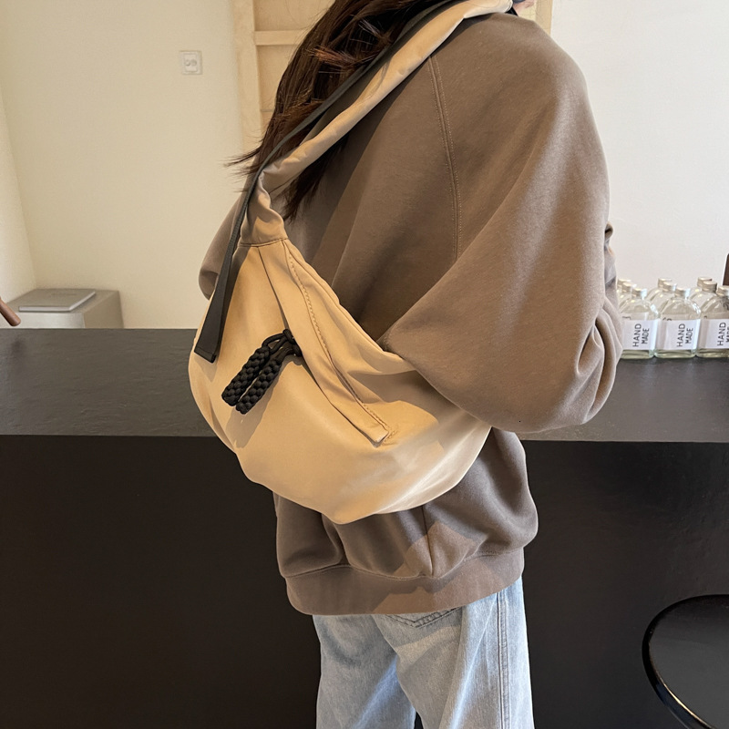 Free shipping designer Casual Versatile Lightweight Canvas Bag New Women Bag Simple Fashion Dumpling Bag Large Capacity Commuter Crossbody Bag