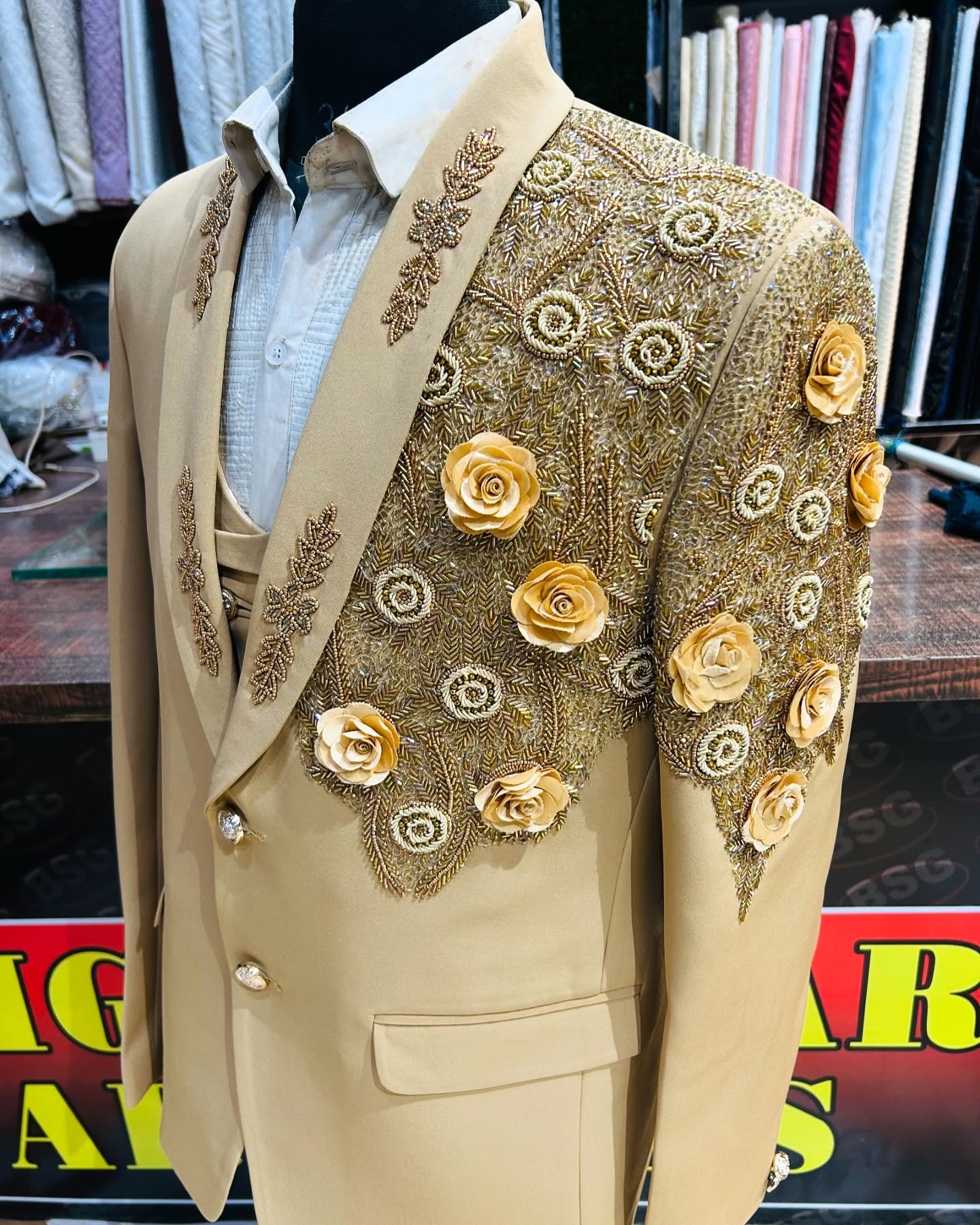 Luxury Men Suits Shawl Lapel 3D Flowers Tailor-Made One Pieces Set Jacket Only Blazer Beading One Button Groom Customized Coat Plus Size