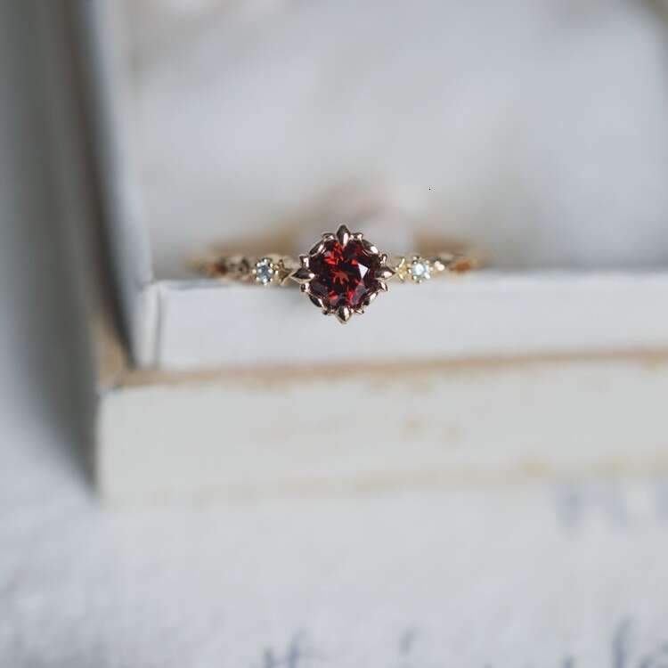 Rose Coast Series Exquisite Rich Natural London Blue Topaz Wine Red Garnet Light Luxury Ring