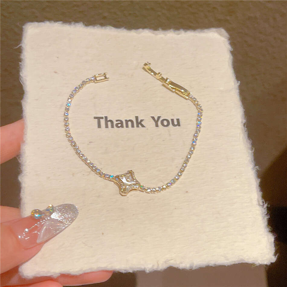Korean Exquisite Natural Four-Leaf Clover Mother-of-Pearl Bracelet 2025 Ins Style Niche Light Hand Rope Jewelry