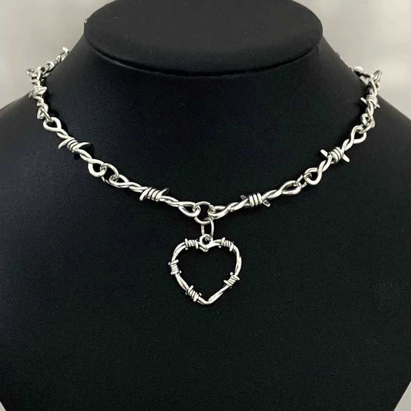 Personalized Punk Style Thorns Winding Love Pendant Necklace Ladies Fashion Trend Holiday Party Accessories Gifts W250618