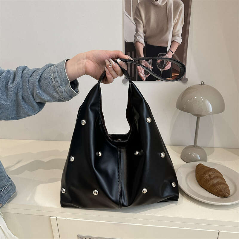 2025 Summer New Niche Punk Style Fashion Trendy Personality Large Rivet Design Single Shoulder Underarm Bag