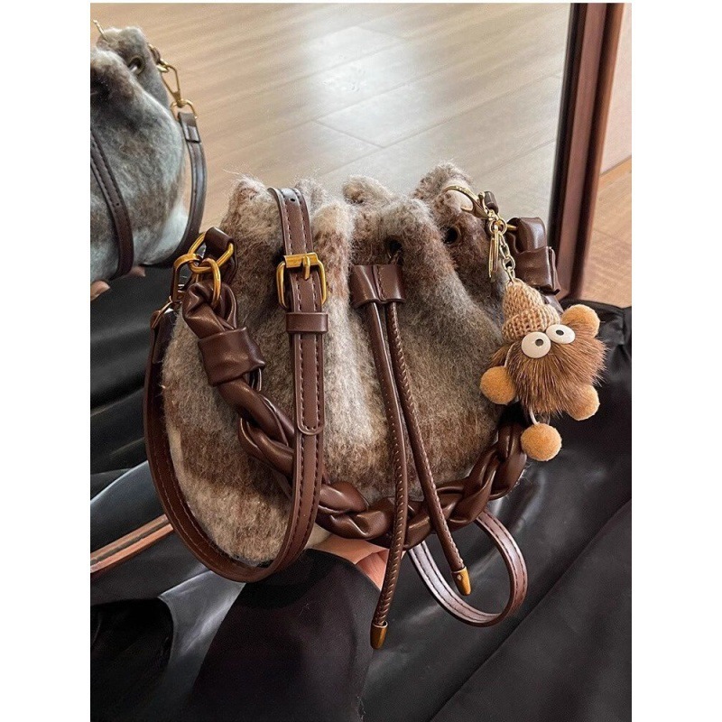 Top Brand High Quality New Style Bags for Women New Spring and Autumn Design Sense Handbag Small Bag Hot Style Versatile Crossbody Bag New Free Delive