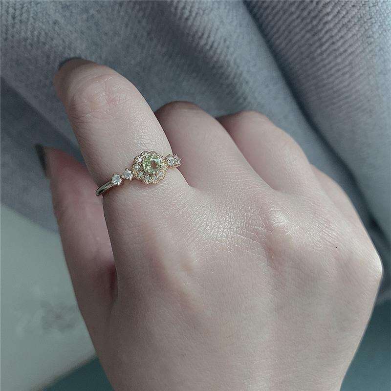 Anti-Pyrite for Women Green Open Ring with Inlaid Diamonds Super Shiny Lace Round Style