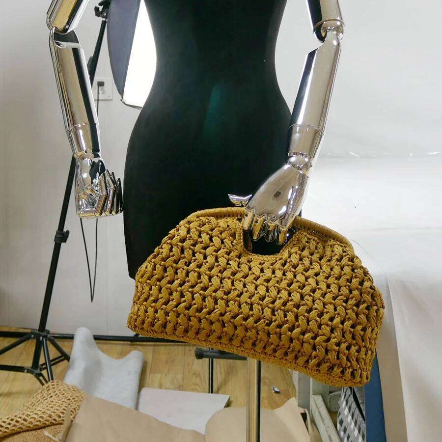 Fashion Straw Clip Shell Clutch For Women Designer Paper Woven Handbags Casual Vintage Handmade Summer Beach Bag 2025