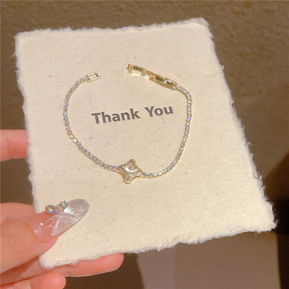 Korean Exquisite Natural Four-Leaf Clover Mother-of-Pearl Bracelet 2025 Ins Style Niche Light Hand Rope Jewelry