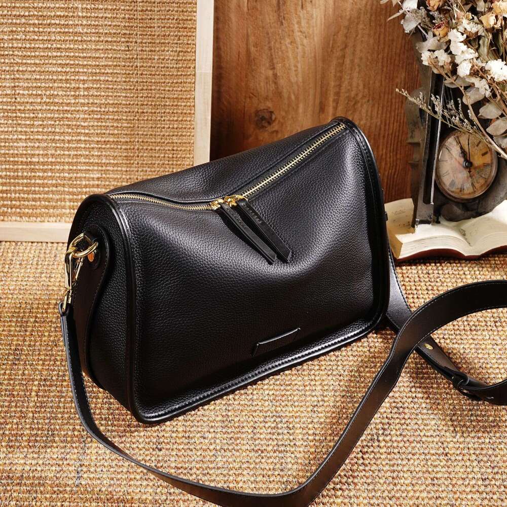 Women's 2025 New Simple Texture Single Shoulder Underarm Crossbody Bag Top Layer Cowhide Commuter Large Capacity Genuine Leather