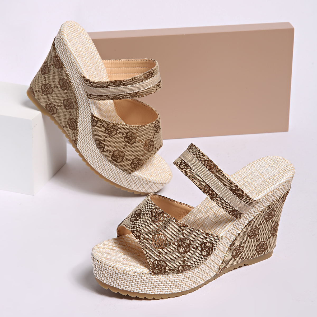 Women's Slope Heel Sandals Summer Outdoor Lightweight Fashion Beach Shoes Open Toe Thick Rubber Bottom Comfortable Elegant One Foot Stirrup Color