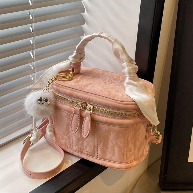 Free shipping designer Bag High-End Simple Versatile Women Bag 2025 Spring Summer New Niche Design Bucket Bag Korean Style Handbag Shoulder Bag