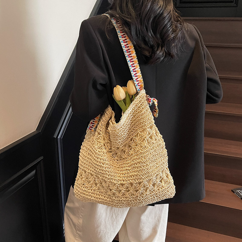 Free shipping designer Straw Bag for Women Beach Vacation Commuter Bag 2025 New Hollow Woven Bag Summer Hot-Selling Tote Bag Large Capacity Bag