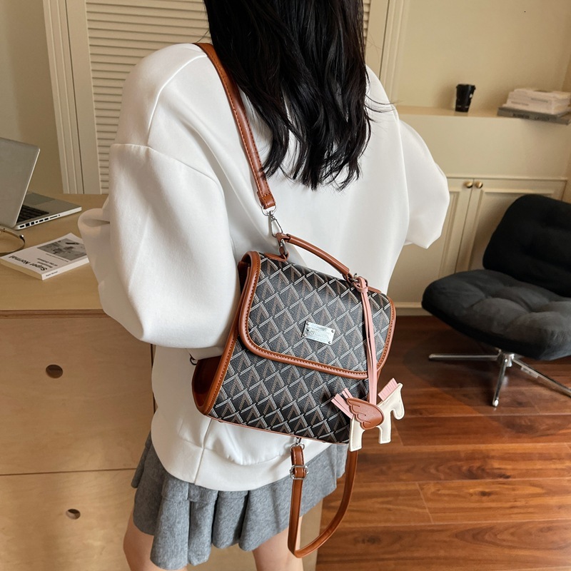 Free shipping designer Handbag Backpack Women Bag 2025 New Versatile Trendy College Style Small Backpack New Fashionable Student School Bag