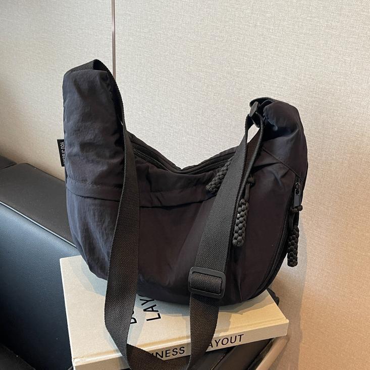 Free shipping designer New Large Capacity Commuter Bag Canvas Bag Versatile Fashion Dumpling Bag Casual Stylish Korean Version Niche Crossbody Bag