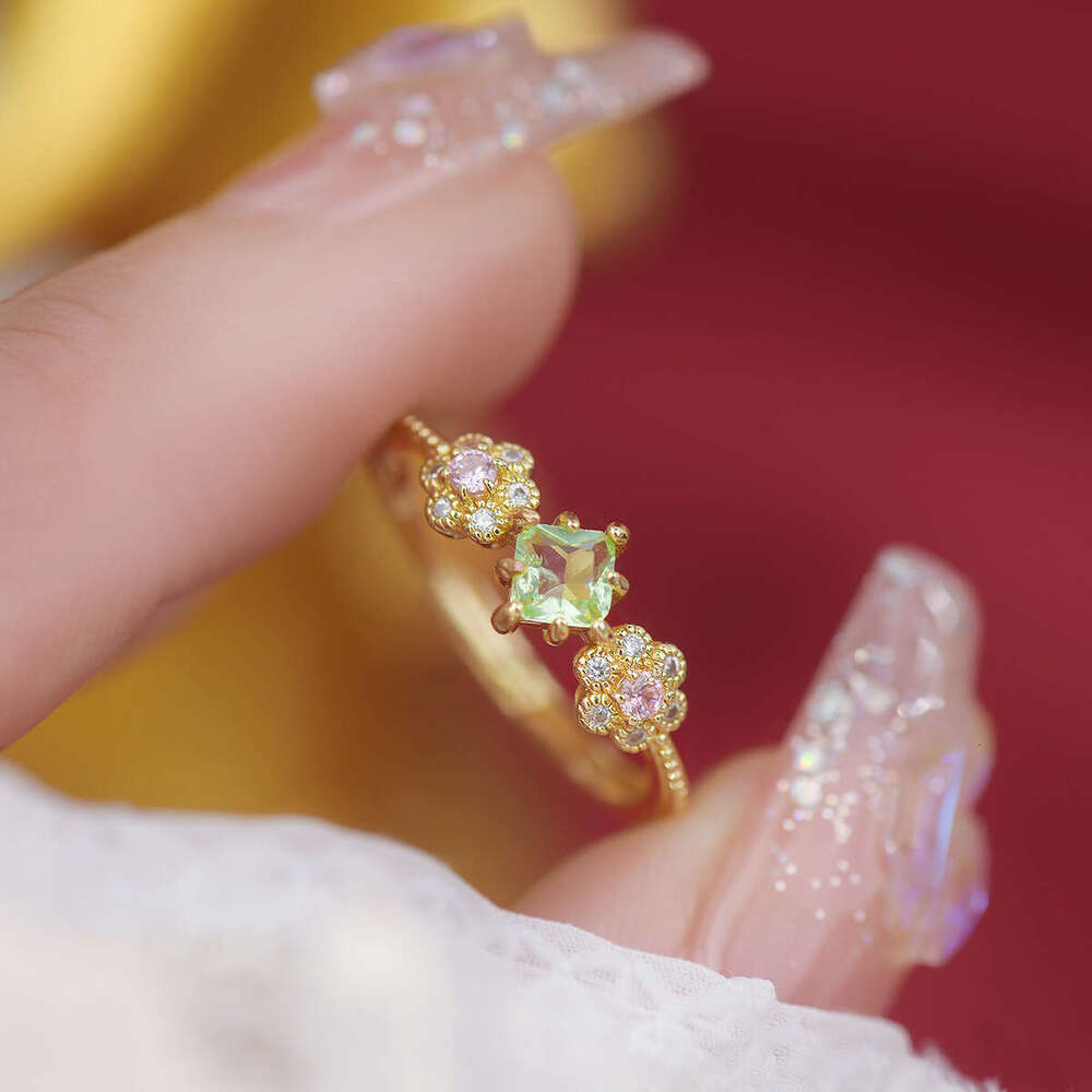 Trendy Live Streaming Japanese Korean Natural Peridot Small Flower Ring Elegant and Sophisticated