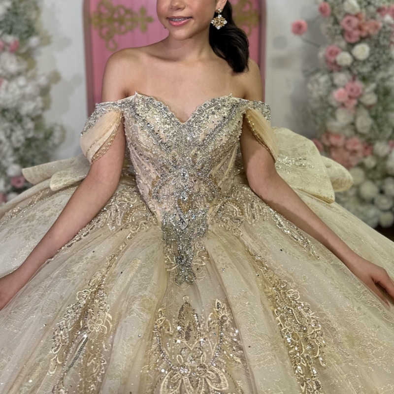 Champagne Shiny Quinceanera Dresses Ball Gown Off The Shoulder Applique Lace Beading Crytal Bow Tull Sweet 16 Dress Vestidos 15 De Anos