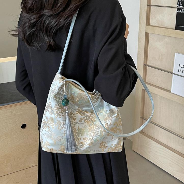Free shipping designer Chinese Style Large Capacity Underarm Bag for Women 2025 New Fashion Trendy Bucket Bag for Work Commute Tote Bag