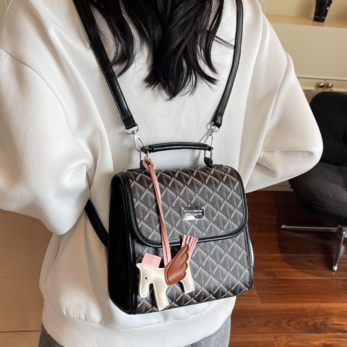 Free shipping designer Handbag Backpack Women Bag 2025 New Versatile Trendy College Style Small Backpack New Fashionable Student School Bag