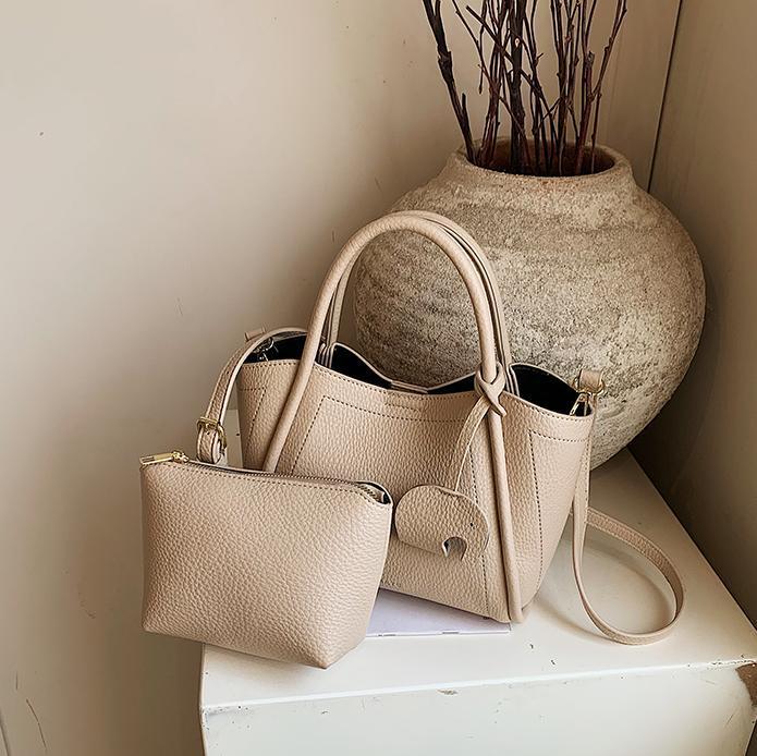 Free shipping designer Trendy Fashion Handbag Basket Bag 2025 New Niche High-end Shoulder Bag Versatile Bucket Bag Women Bag