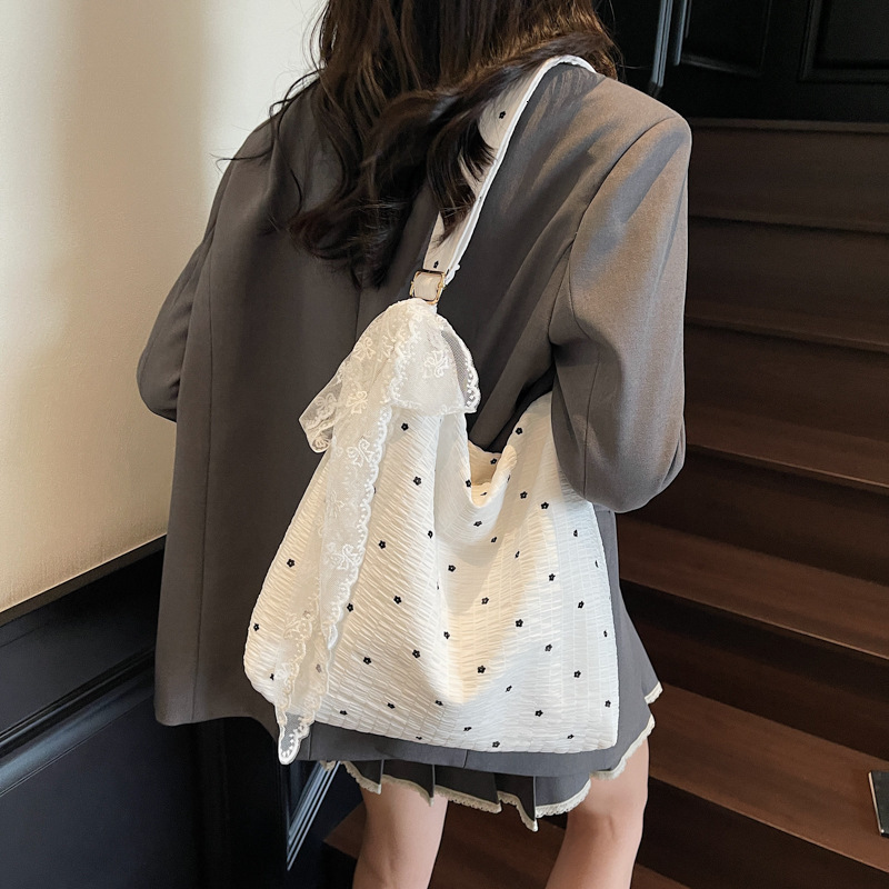 Free shipping designer Japanese Style Pastoral Floral Canvas Bag for Women 2025 New Large Capacity Tote Bag for Commuting and Shopping