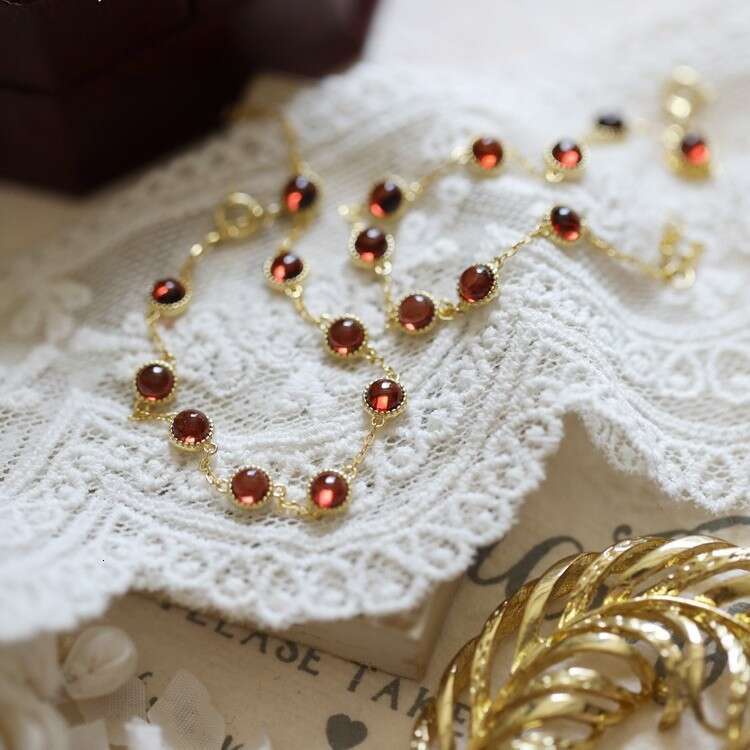 Sweet and Luxurious Style Rose Vermilion High Imitation Garnet Crystal Bracelet for Women Simple Versatile Elegant Niche