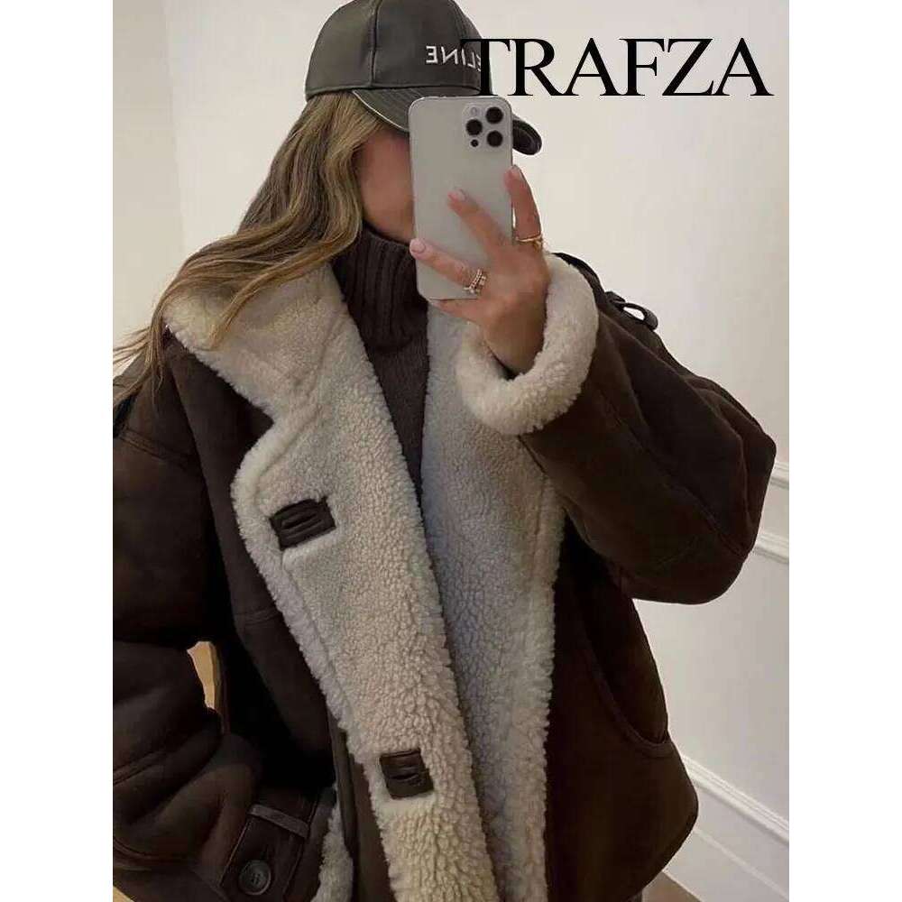 TRAFZA 2024 Winter Fashion Suede Lamb Wool Casual Retro Lapel Splicing Pocket Decoration Women's Street Jacket