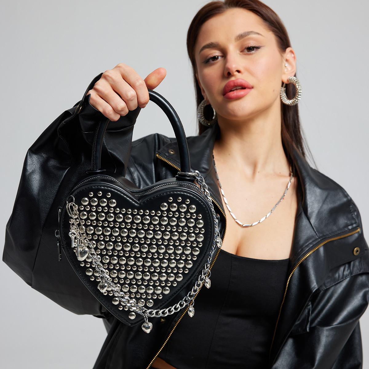 Free Delivery Designer High-end Heart-shaped Luxury Bag For Women In 2025, New Double-rivet Inlaid Fashion Chain Handbag, Crossbody Bag
