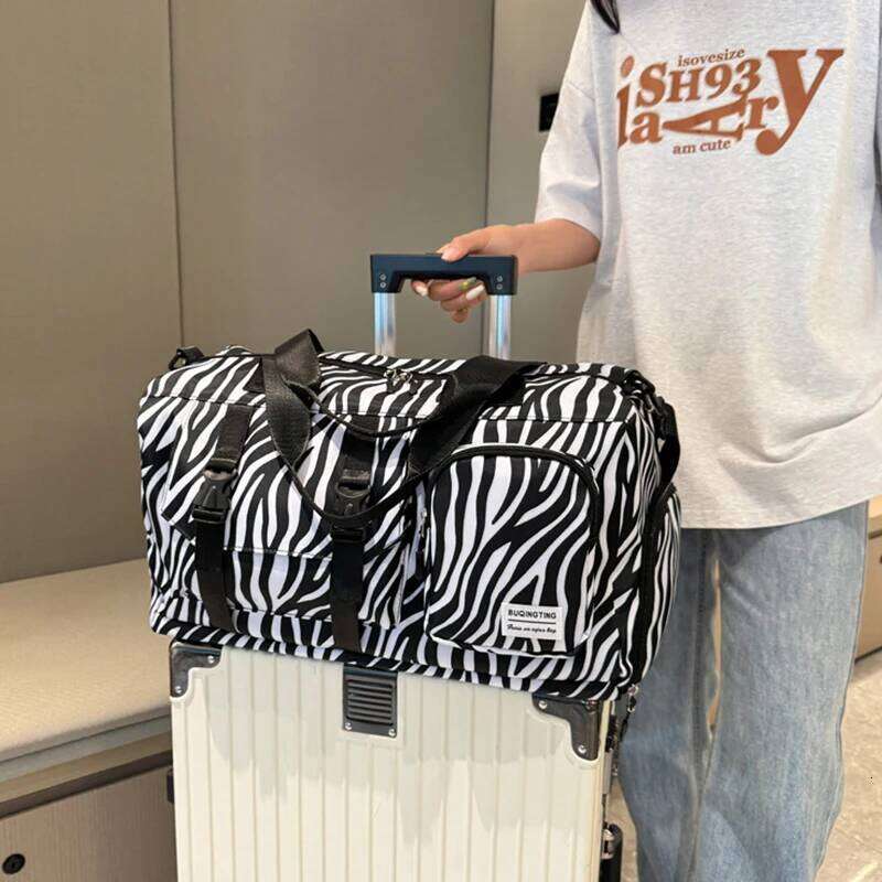 2024 New Fashion Capacity Gym Bags With Independent Shoes Warehouse Summer Outdoor Yoga Oxford Cloth Duffle Fiess Handbag