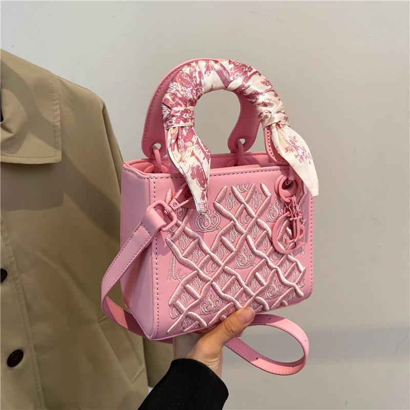 2025 Free Shipping Women's Designer Luxurious New Style, Heavy Industry Embroidery Daifei Bag, Cross Shoulder Handheld Small Square Bag black whi
