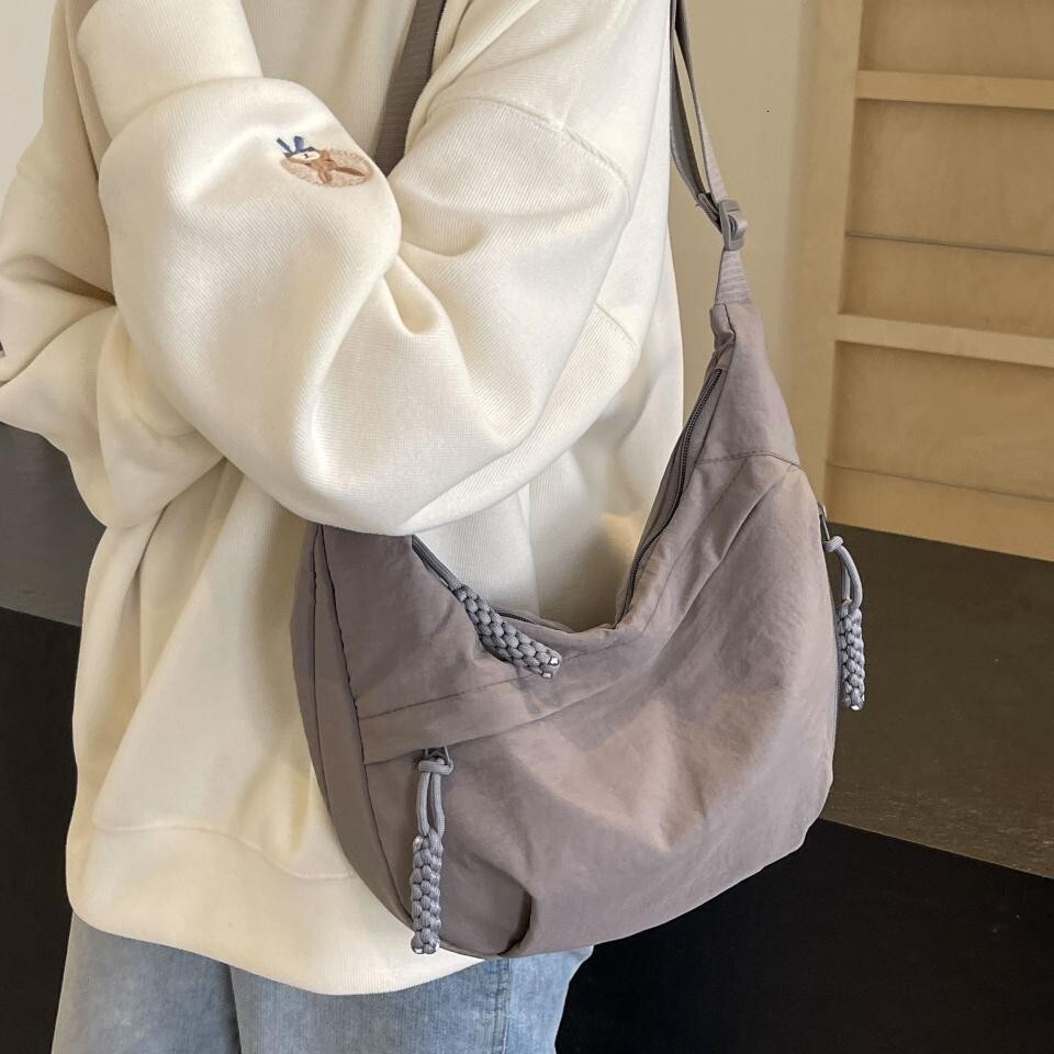 Free shipping designer Fashion Commuter Bag for Women Large Capacity 2025 New Casual Versatile Underarm Bag Korean Style Nylon Crossbody Bag